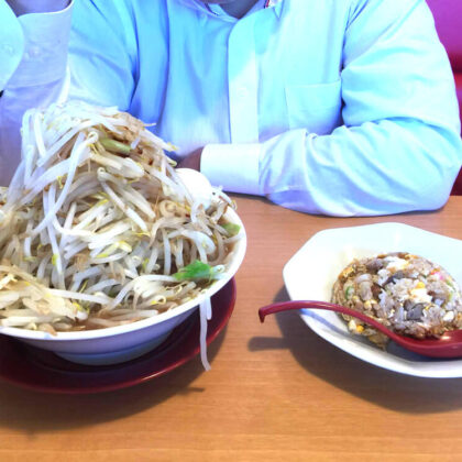 こちらが今週のラーメンだーーーー！！！！！ ①「パワー麺 麺･野菜大盛り」+「半炒飯」
