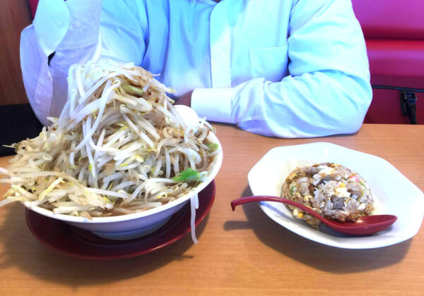 こちらが今週のラーメンだーーーー！！！！！ ①「パワー麺 麺･野菜大盛り」+「半炒飯」