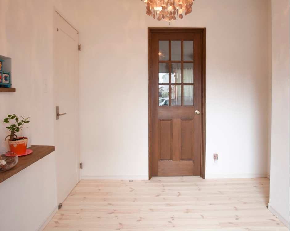 開き戸って魅力的 引き戸にはないメリットや採用する際の注意点を紹介 注文住宅 新築ならアイリスホーム 相馬市 南相馬市の子育てを応援する工務店